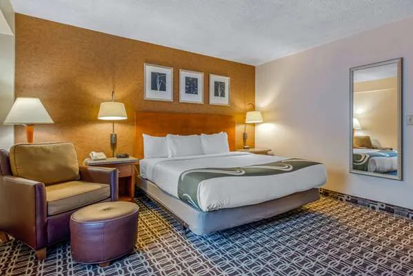 Quality Inn Savannah Historic District gallery image