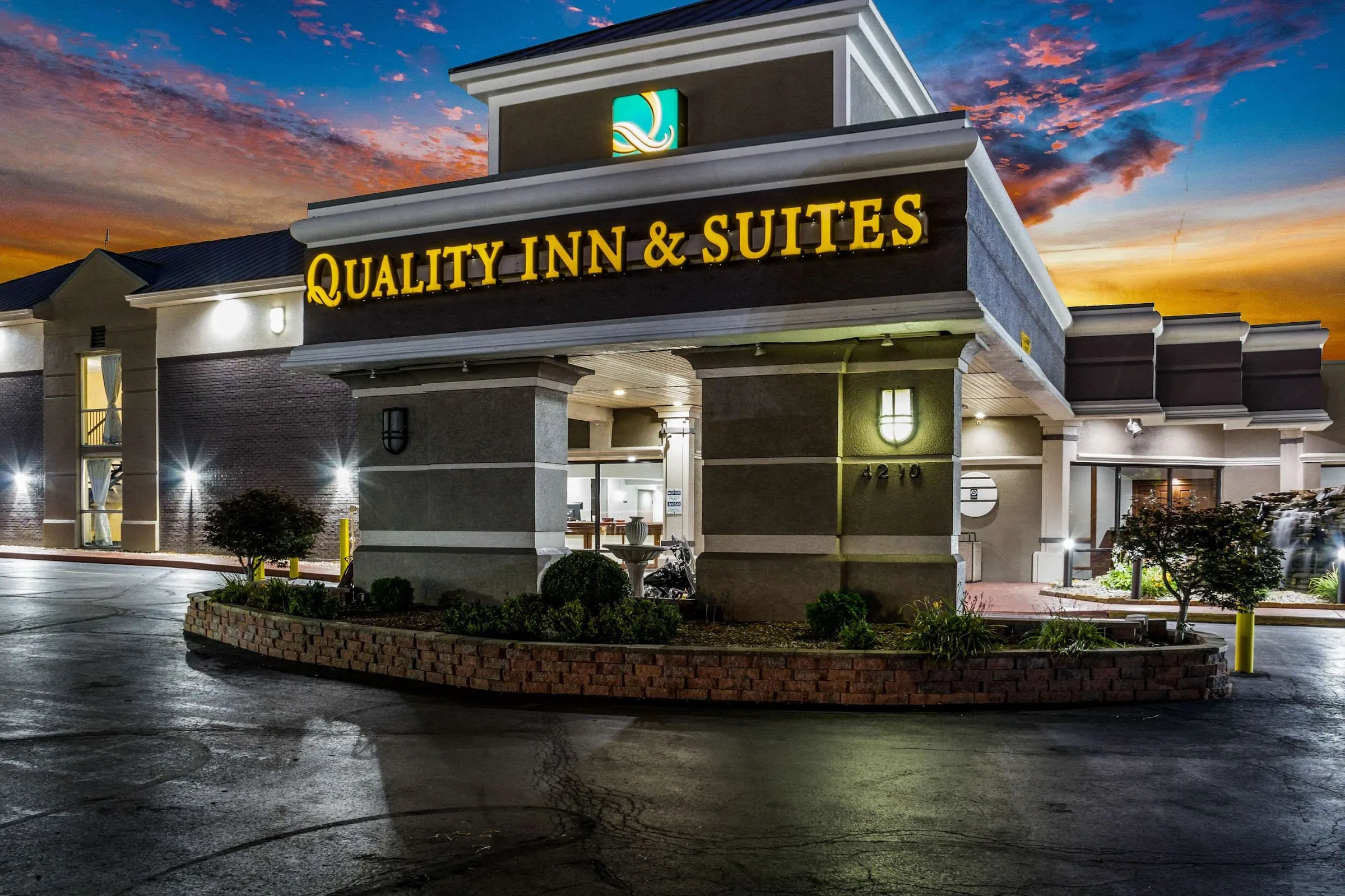 Quality Inn & Suites Kansas City - Independence I-70 East primary photo