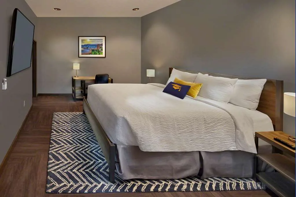 Scholar Morgantown, Tapestry Collection by Hilton gallery image