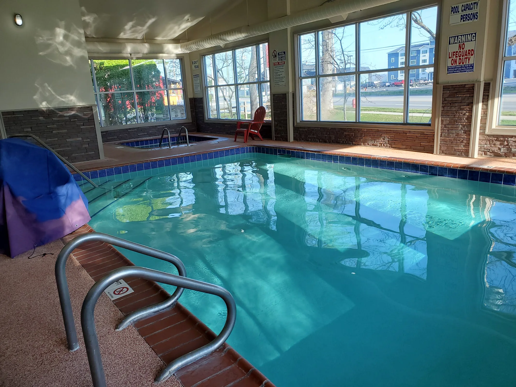 Seasons Inn Traverse City gallery image