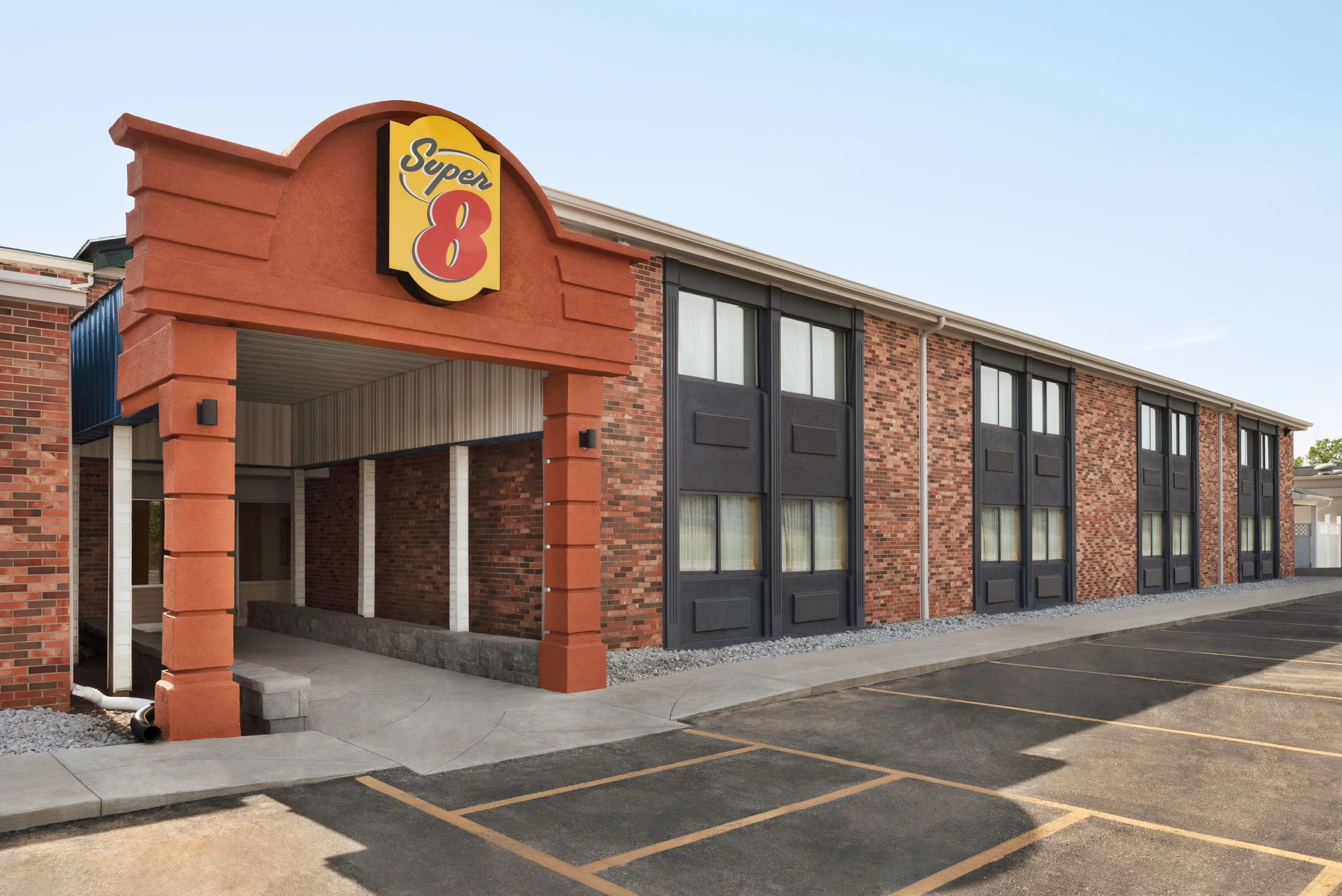 Super 8 by Wyndham Des Moines gallery image