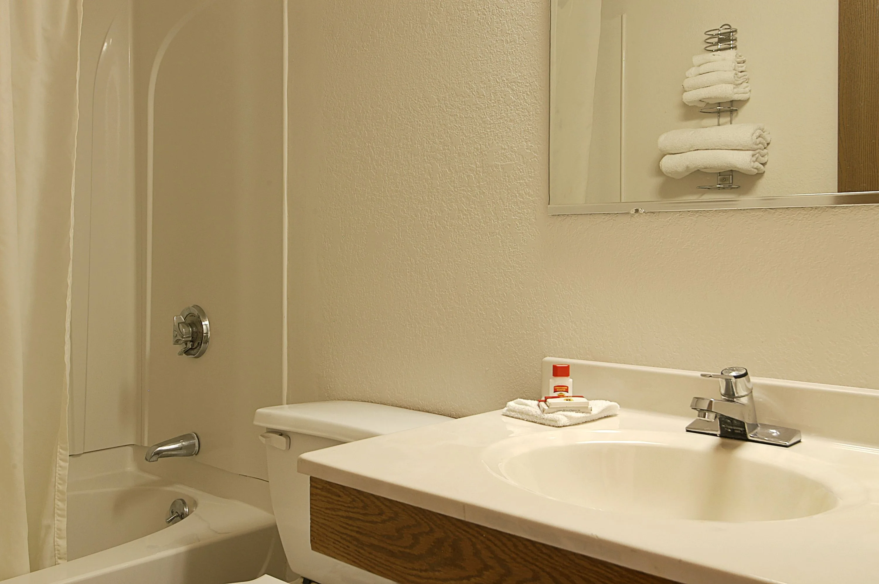 Super 8 by Wyndham Manchester Airport gallery image