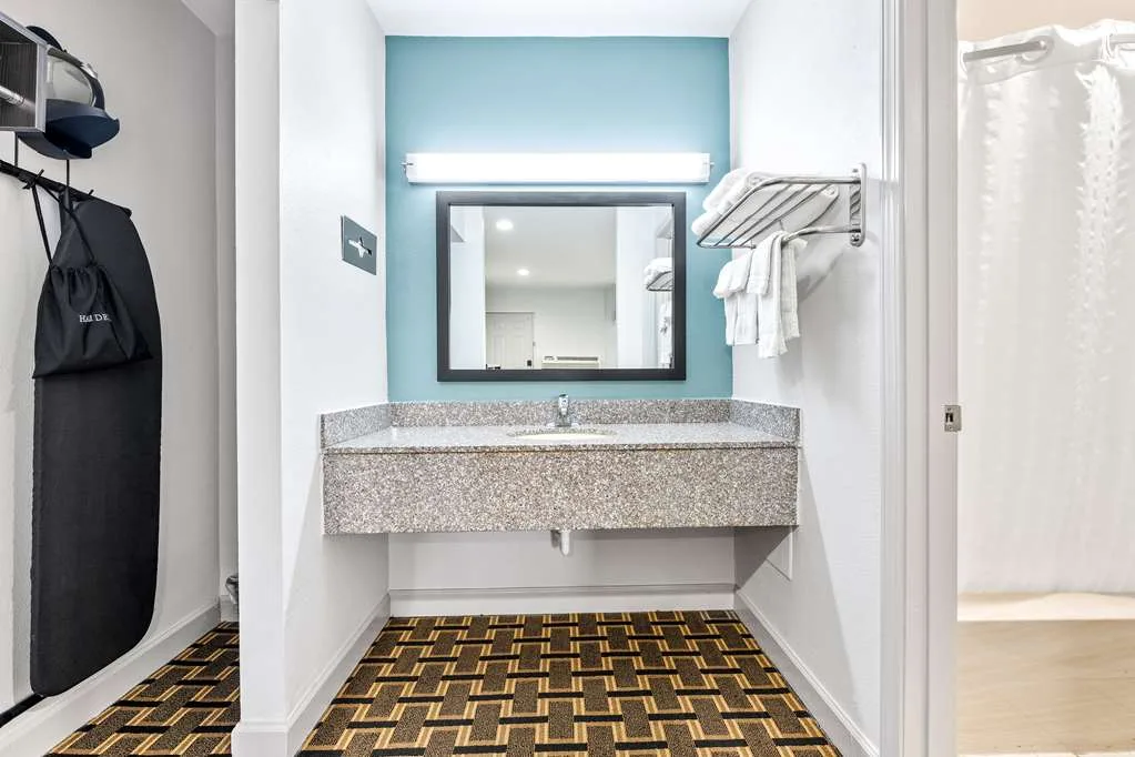 SureStay by Best Western Huntsville University Area gallery image