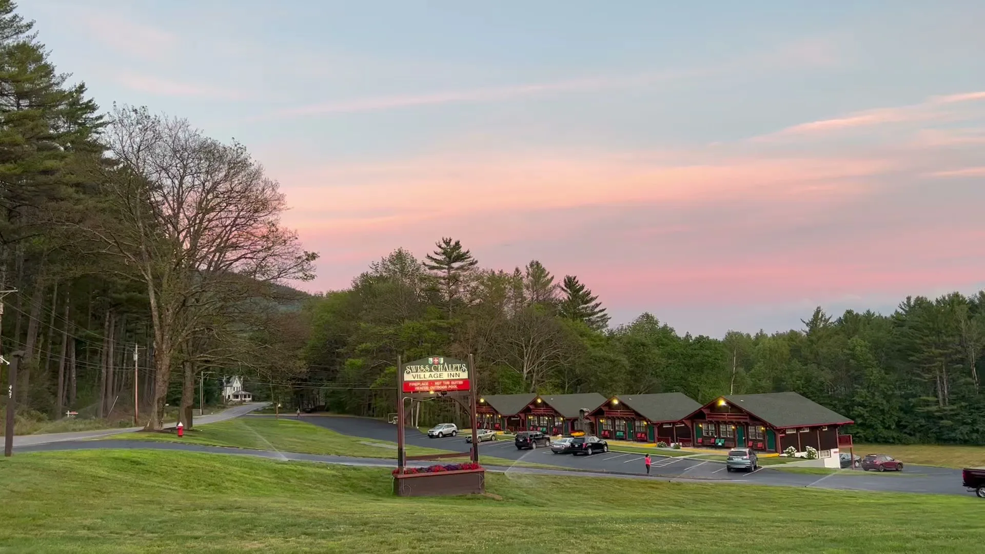 Swiss Chalets Village Inn gallery image