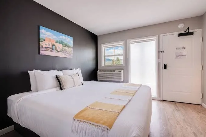 Taos Motor Lodge gallery image