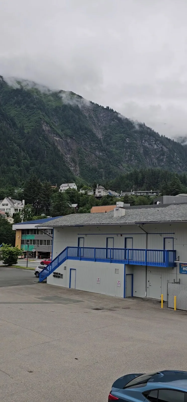 The Driftwood Lodge gallery image