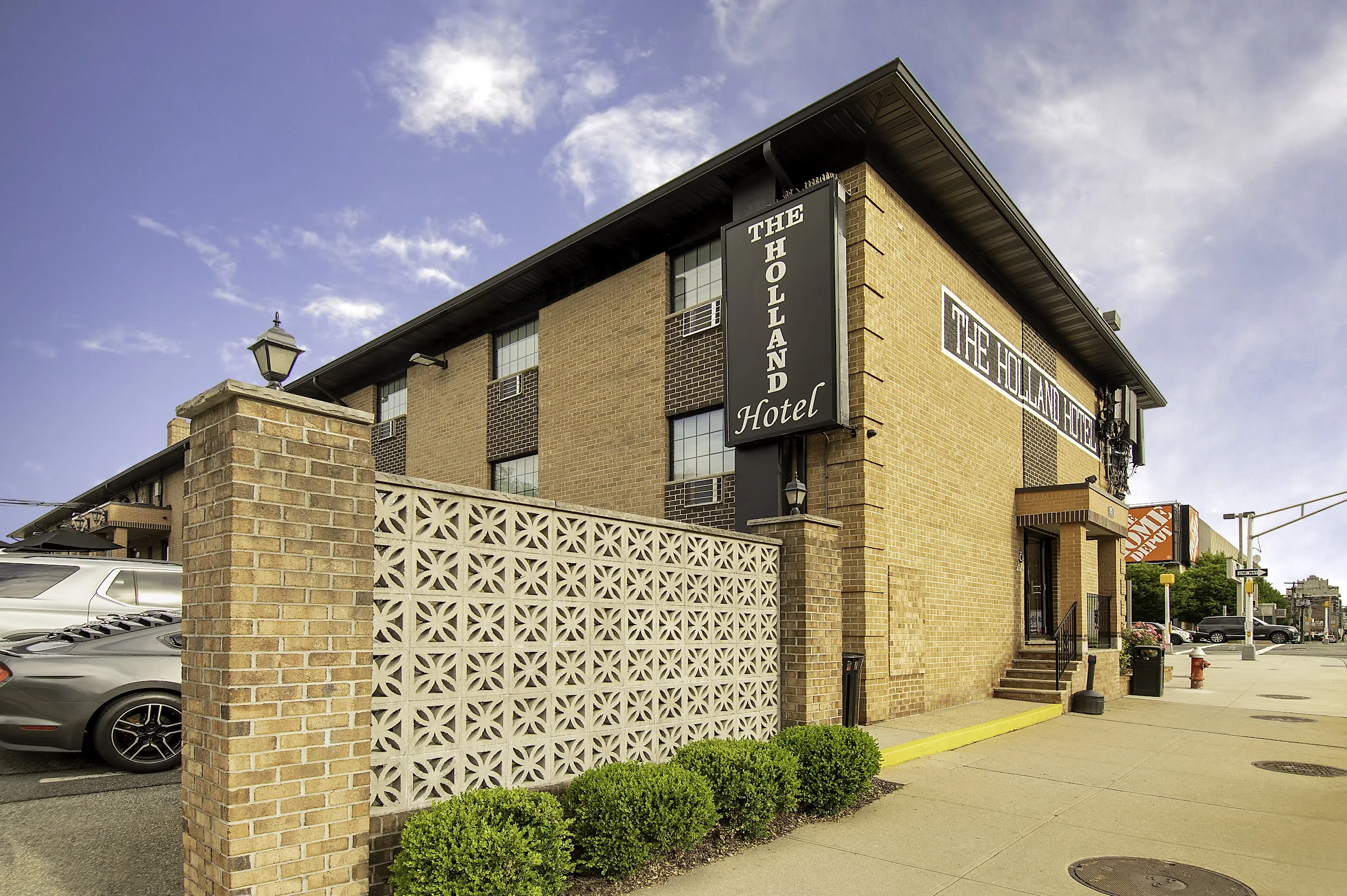 The Holland Hotel primary photo