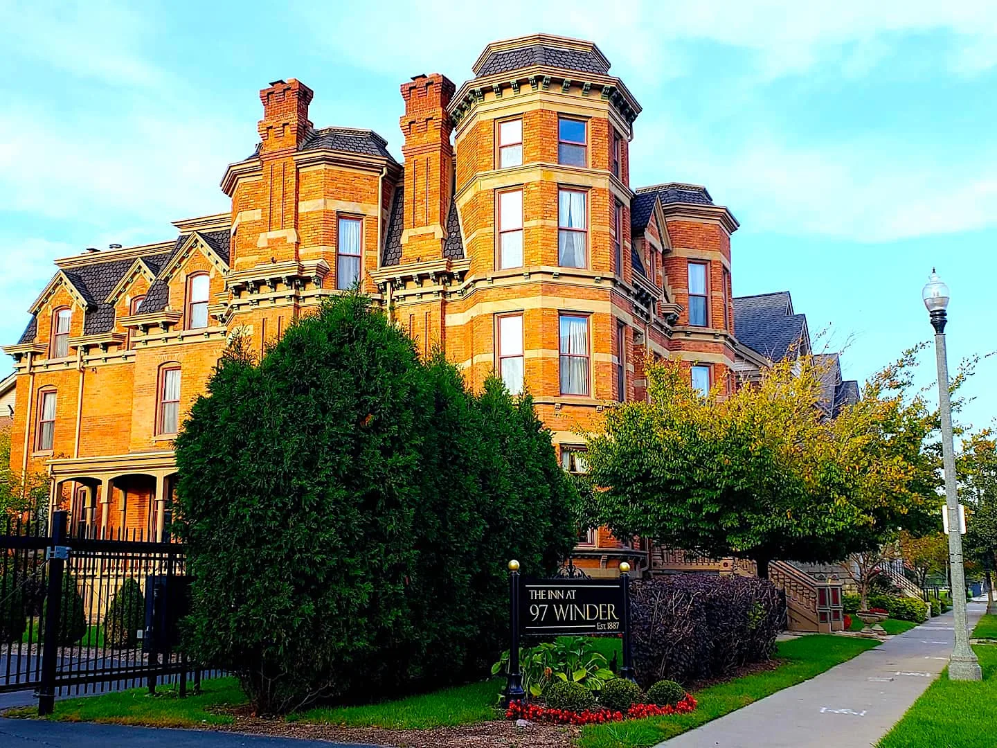 The Inn at 97 Winder primary photo