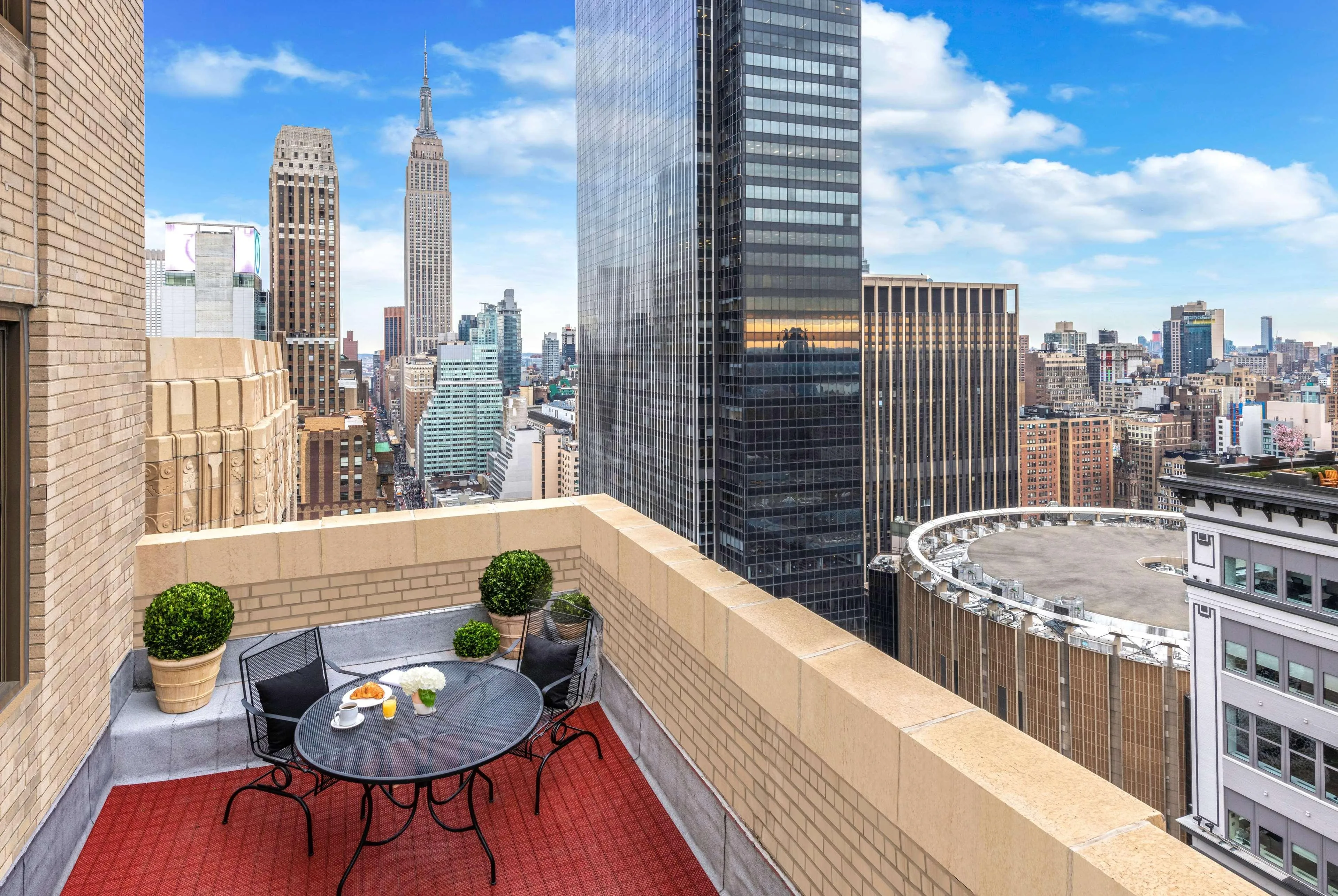 The New Yorker by Lotte Hotels