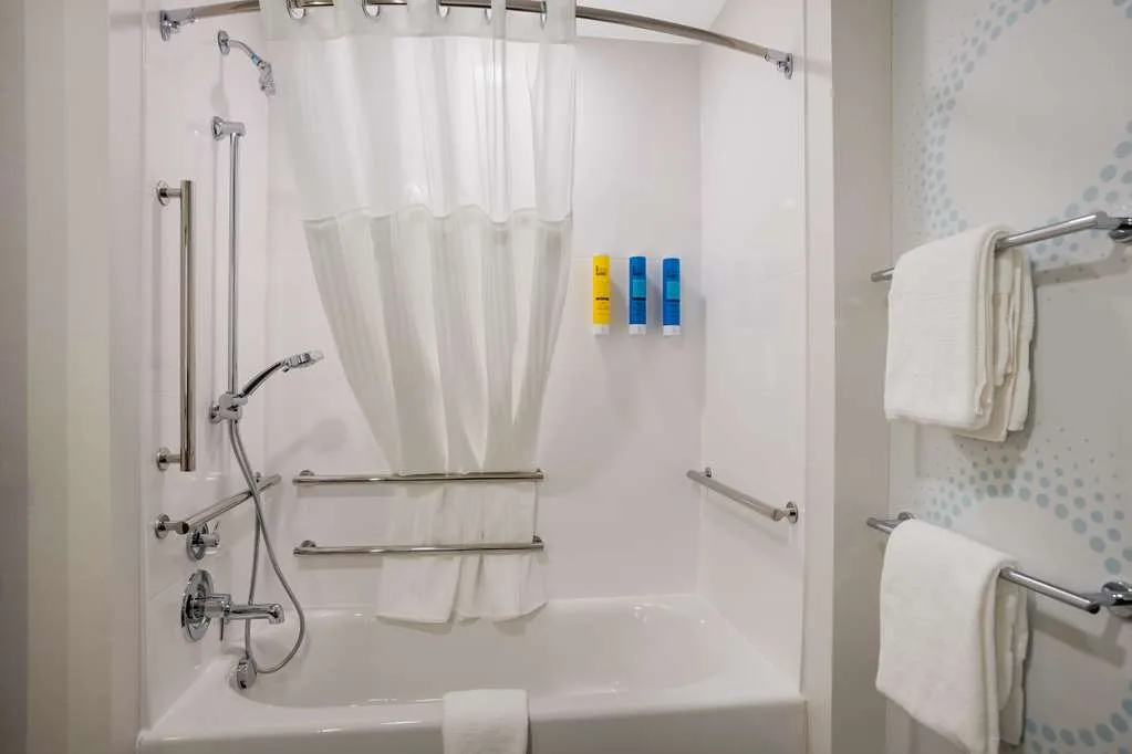 Tru by Hilton Traverse City gallery image