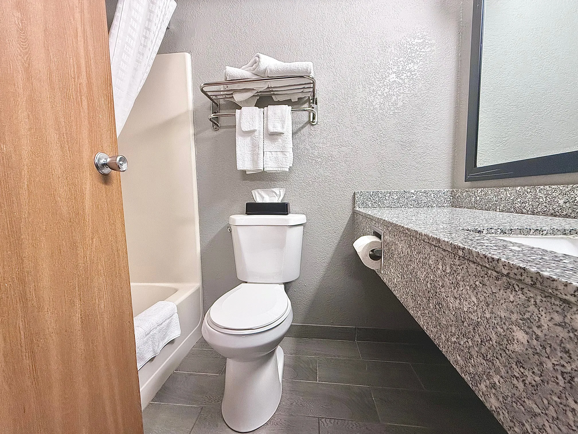 American Inn Cedar Rapids South Airport CID gallery image