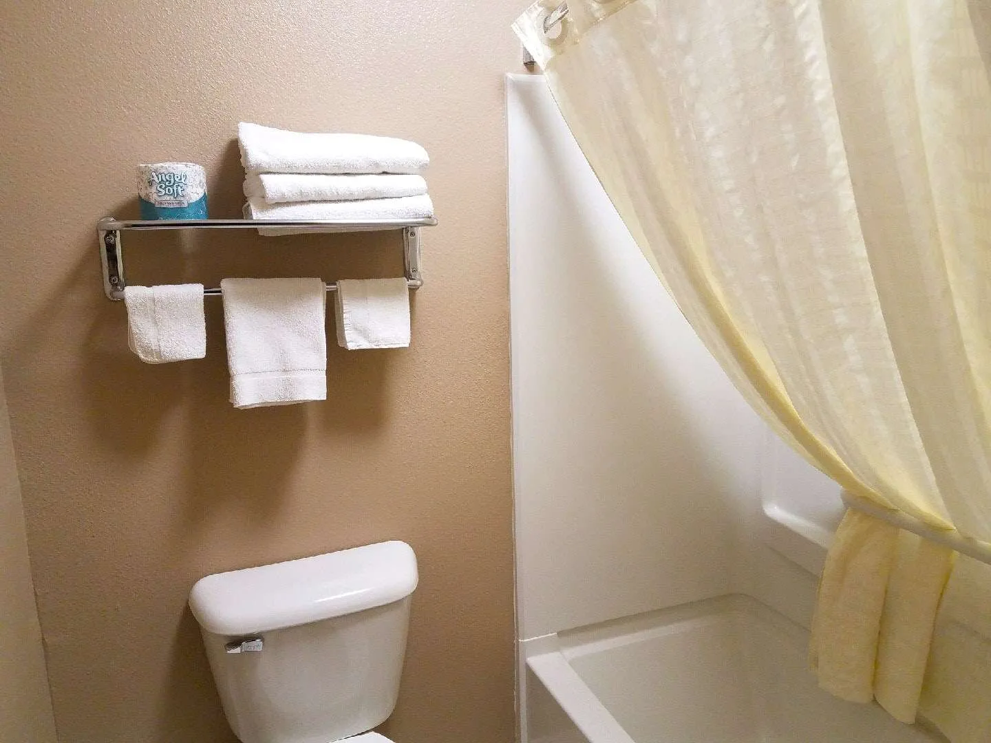 Americas Best Value Inn & Suites Bismarck primary photo