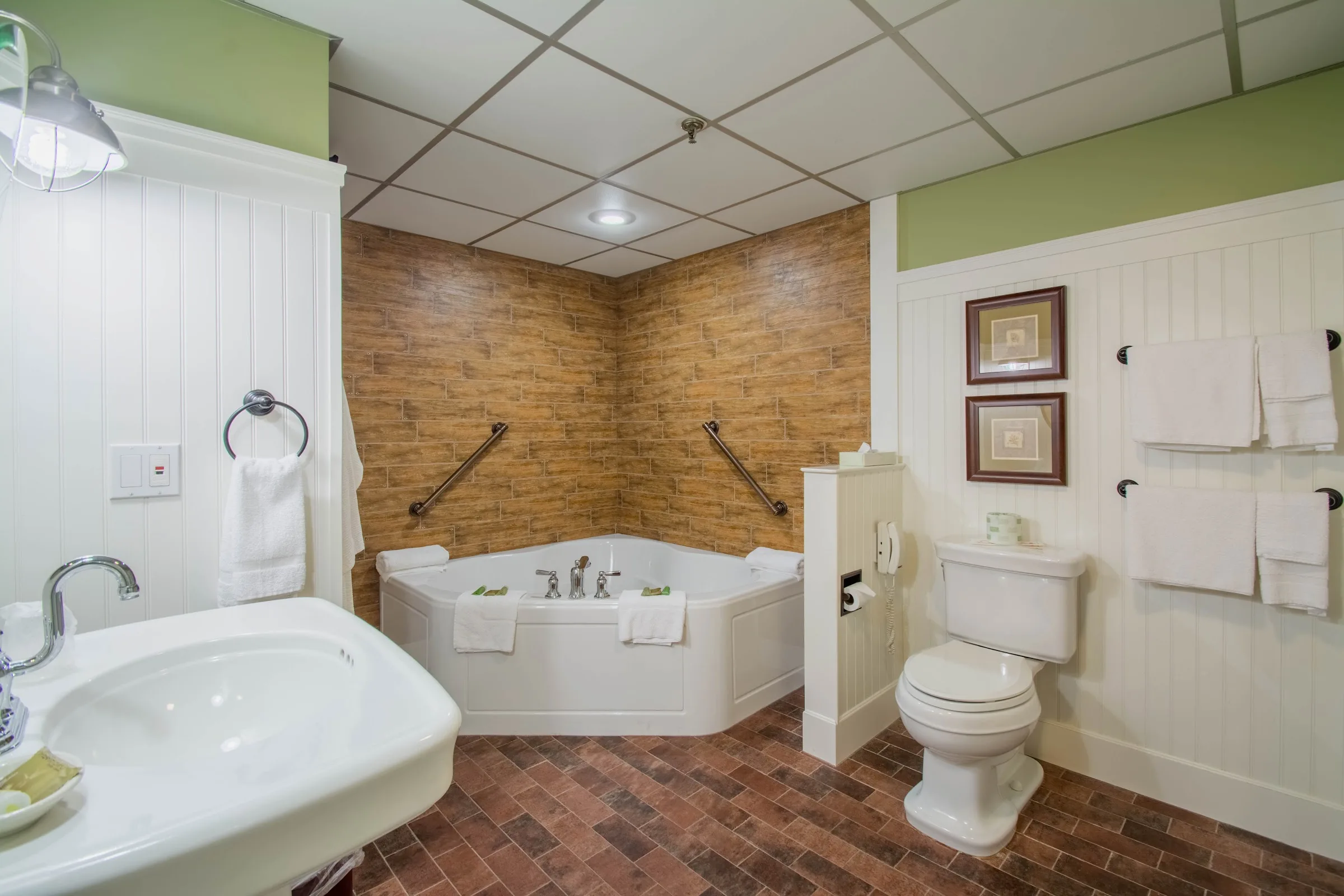 Anchorage Inn and Suites gallery image