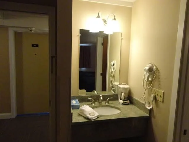 Bangor Inn & Suites indoor pool