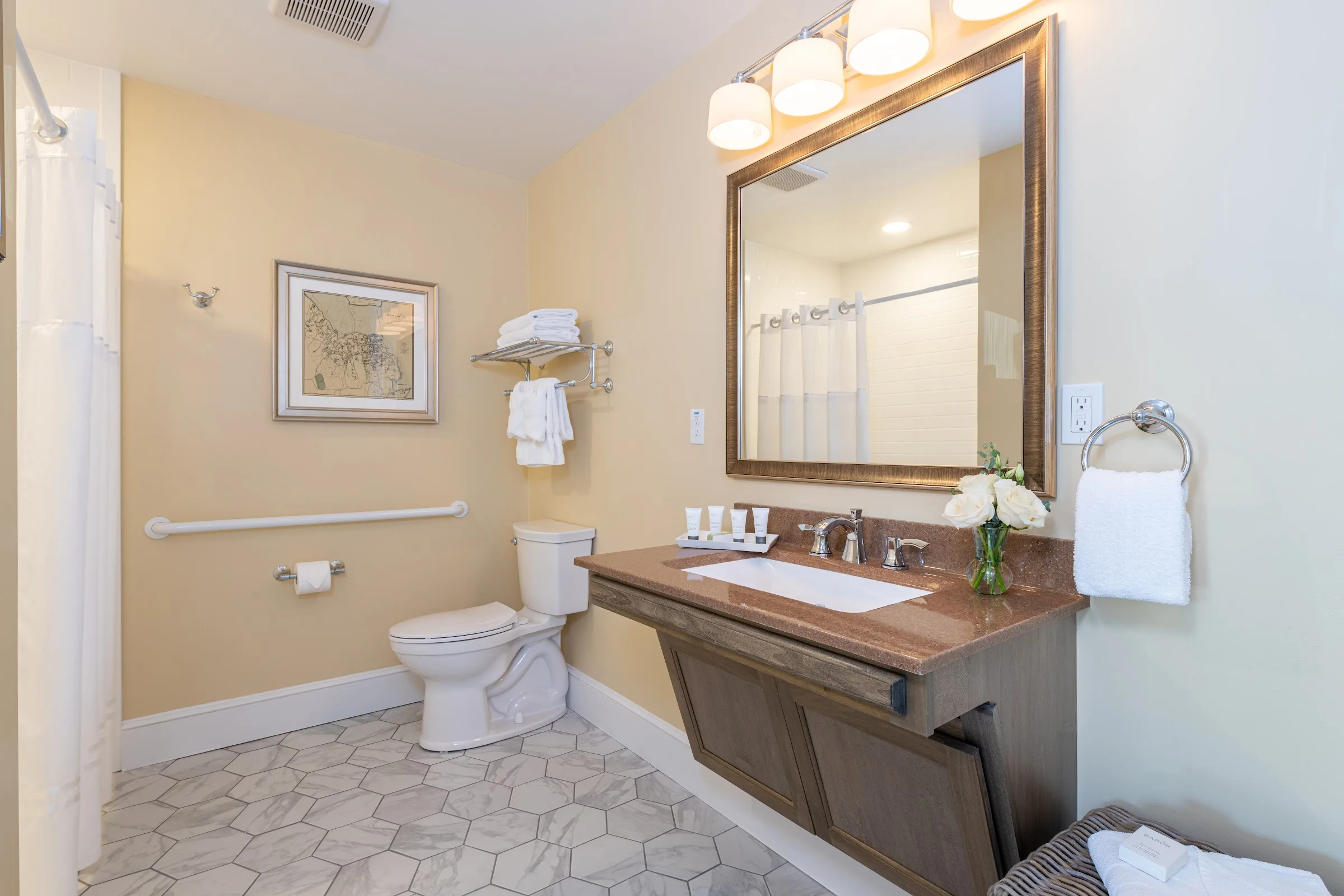 Bar Harbor Inn & Spa gallery image