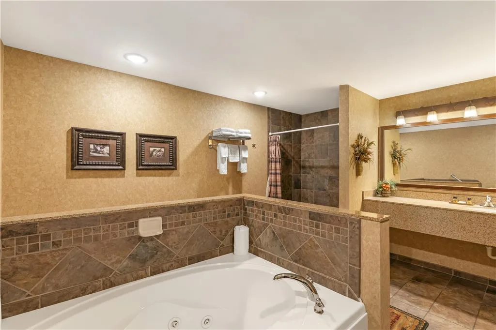 Best Western Plus Kelly Inn & Suites room