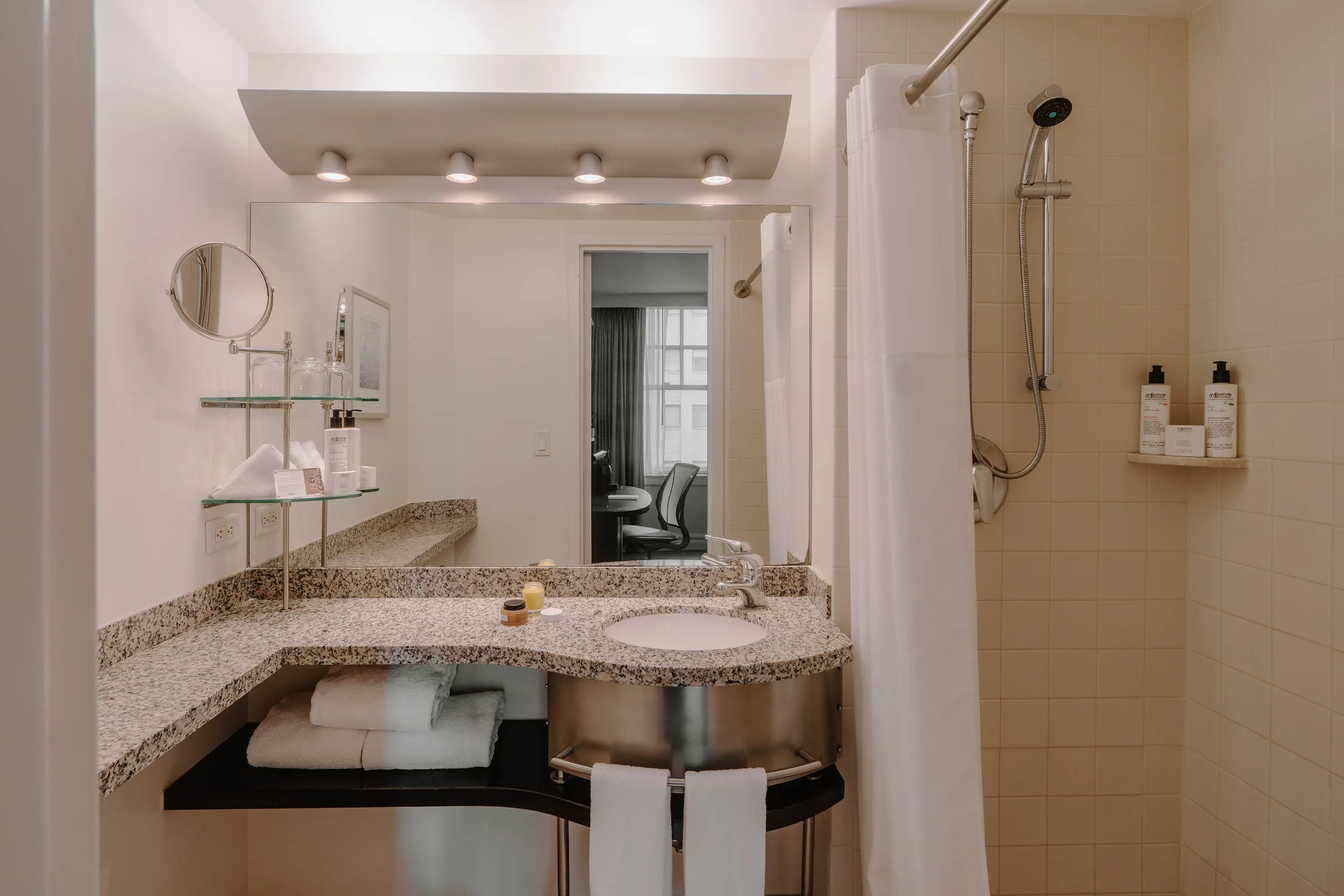 Club Quarters Hotel Downtown, Houston gallery image