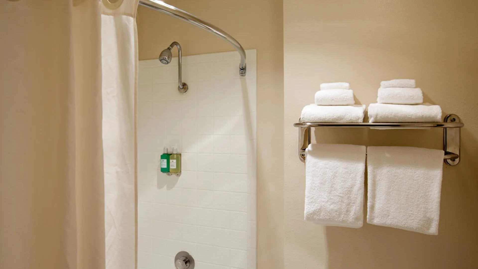 Coast Inn at Lake Hood gallery image