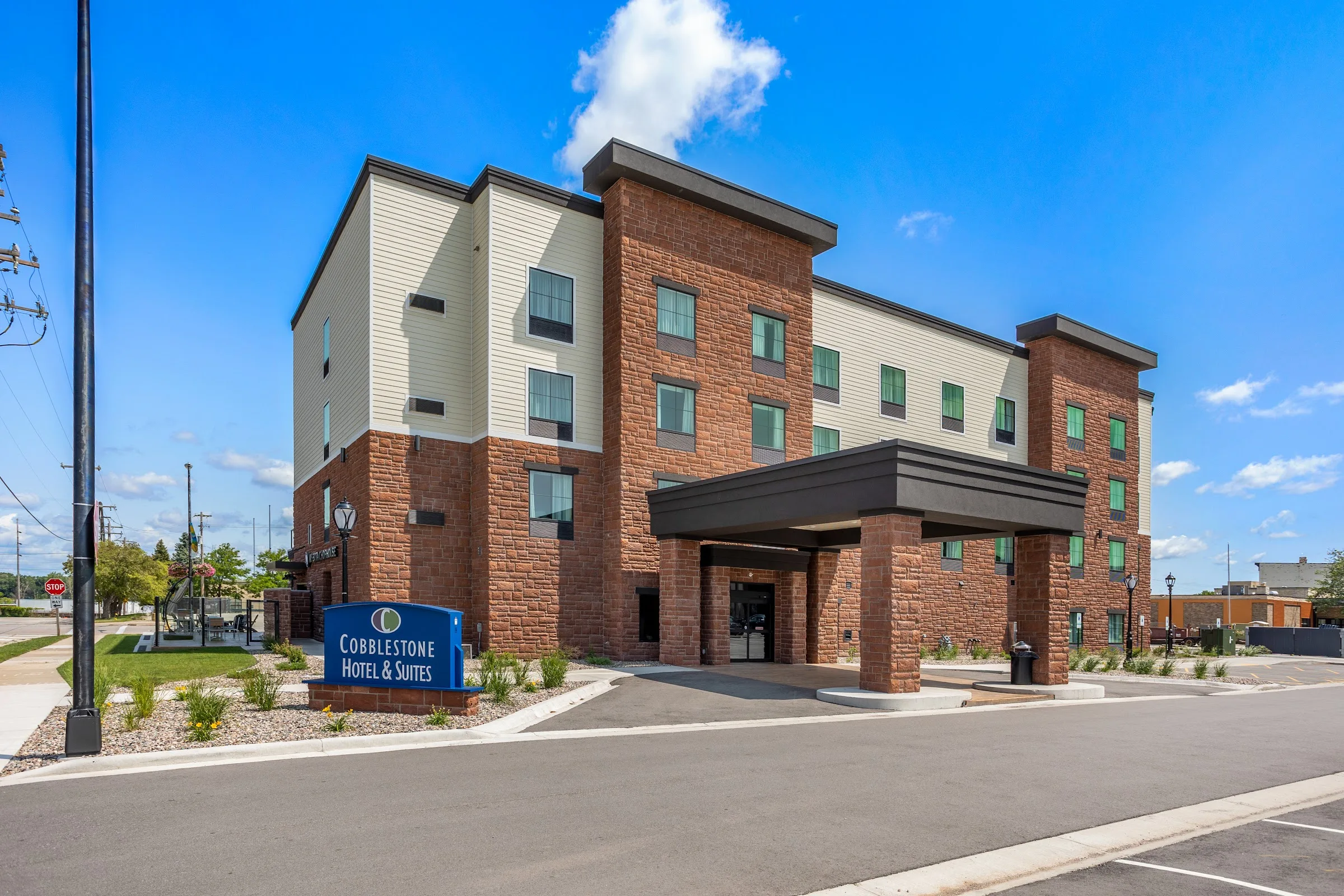 Cobblestone Hotel & Suites - De Pere/Green Bay primary photo