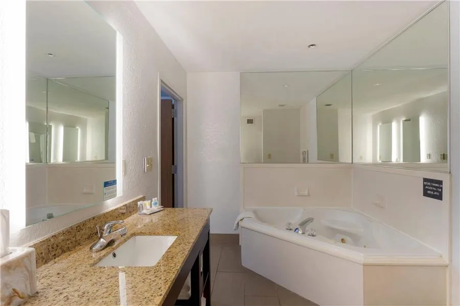 Comfort Inn & Suites Hot Springs Midtown gallery image