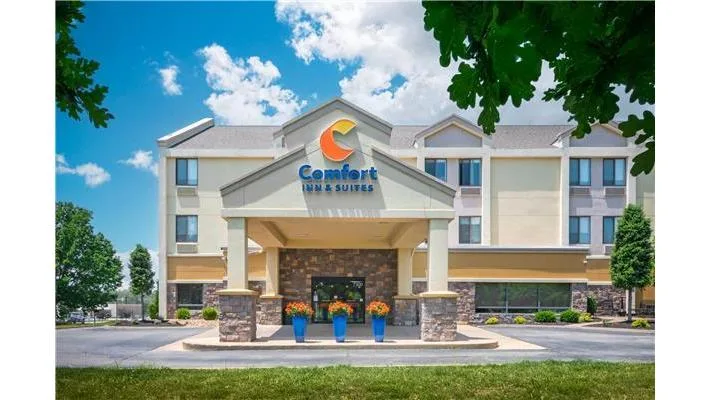 Comfort Inn & Suites Kansas City - Northeast primary photo