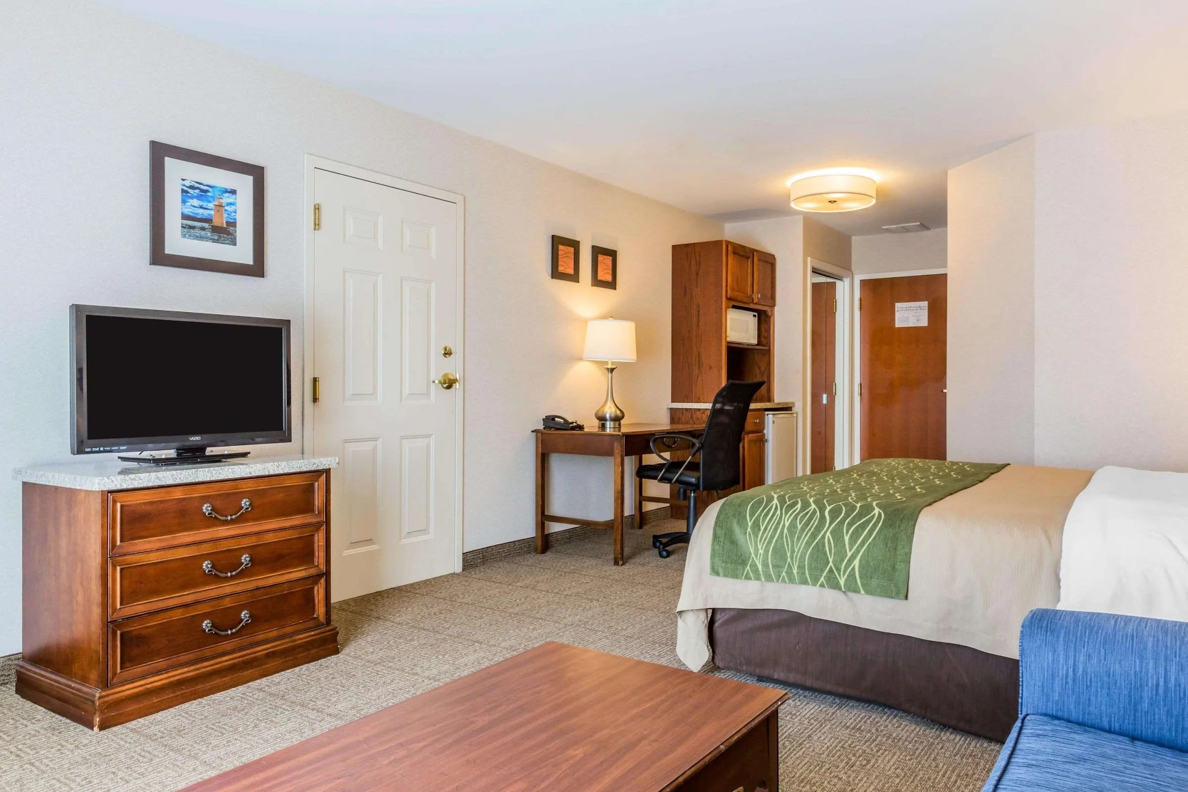Comfort Inn & Suites South Burlington near University gallery image