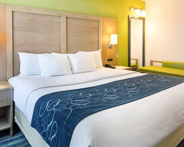 Comfort Suites Beachfront gallery image