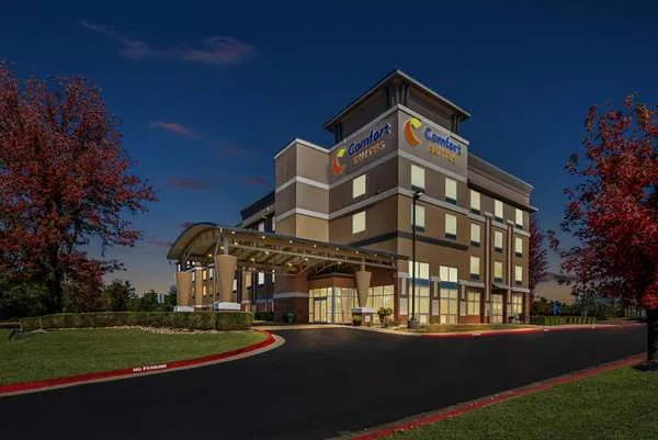 Comfort Suites Bentonville - Rogers primary photo