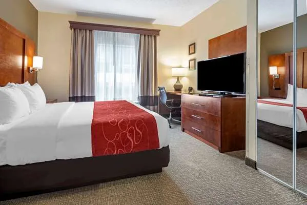 Comfort Suites Newark - Harrison gallery image