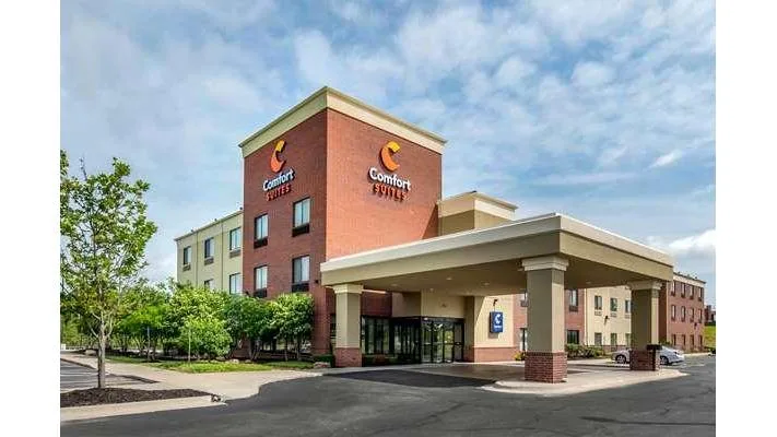 Comfort Suites Speedway - Kansas City primary photo
