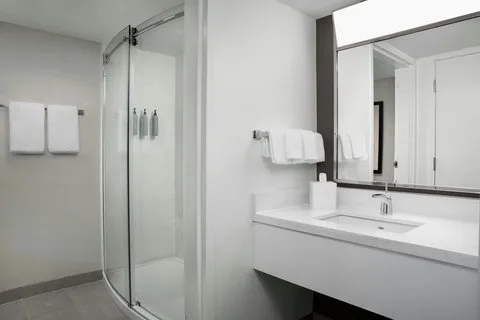 Courtyard by Marriott Bloomington gallery image