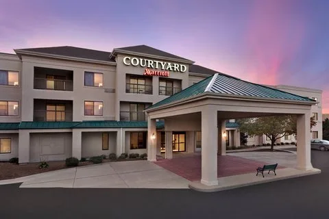 Courtyard by Marriott Topeka primary photo