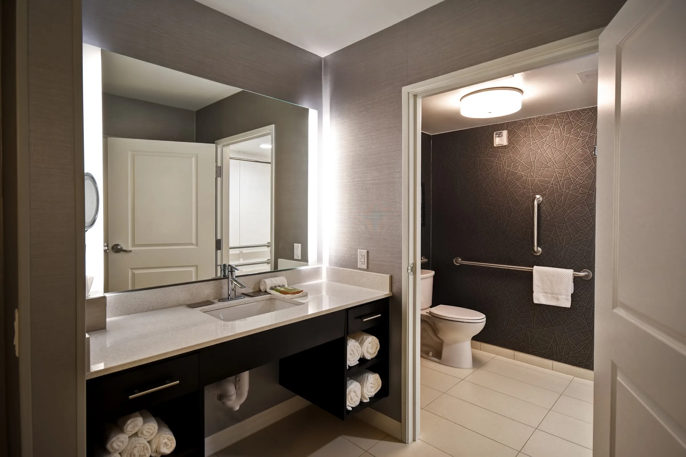 DoubleTree by Hilton Deadwood at Cadillac Jack's gallery image