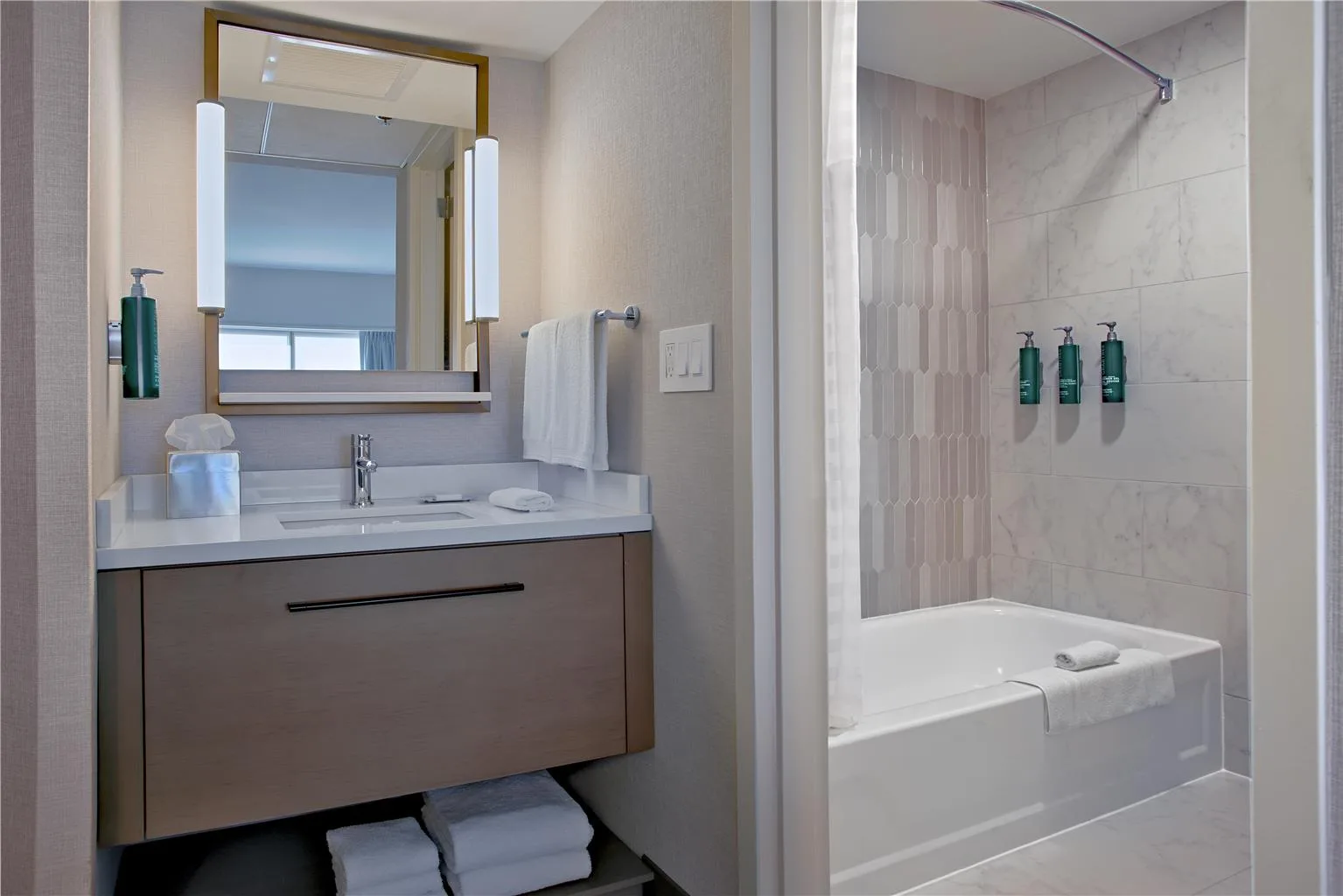 DoubleTree by Hilton Hotel Cedar Rapids Convention Complex gallery image