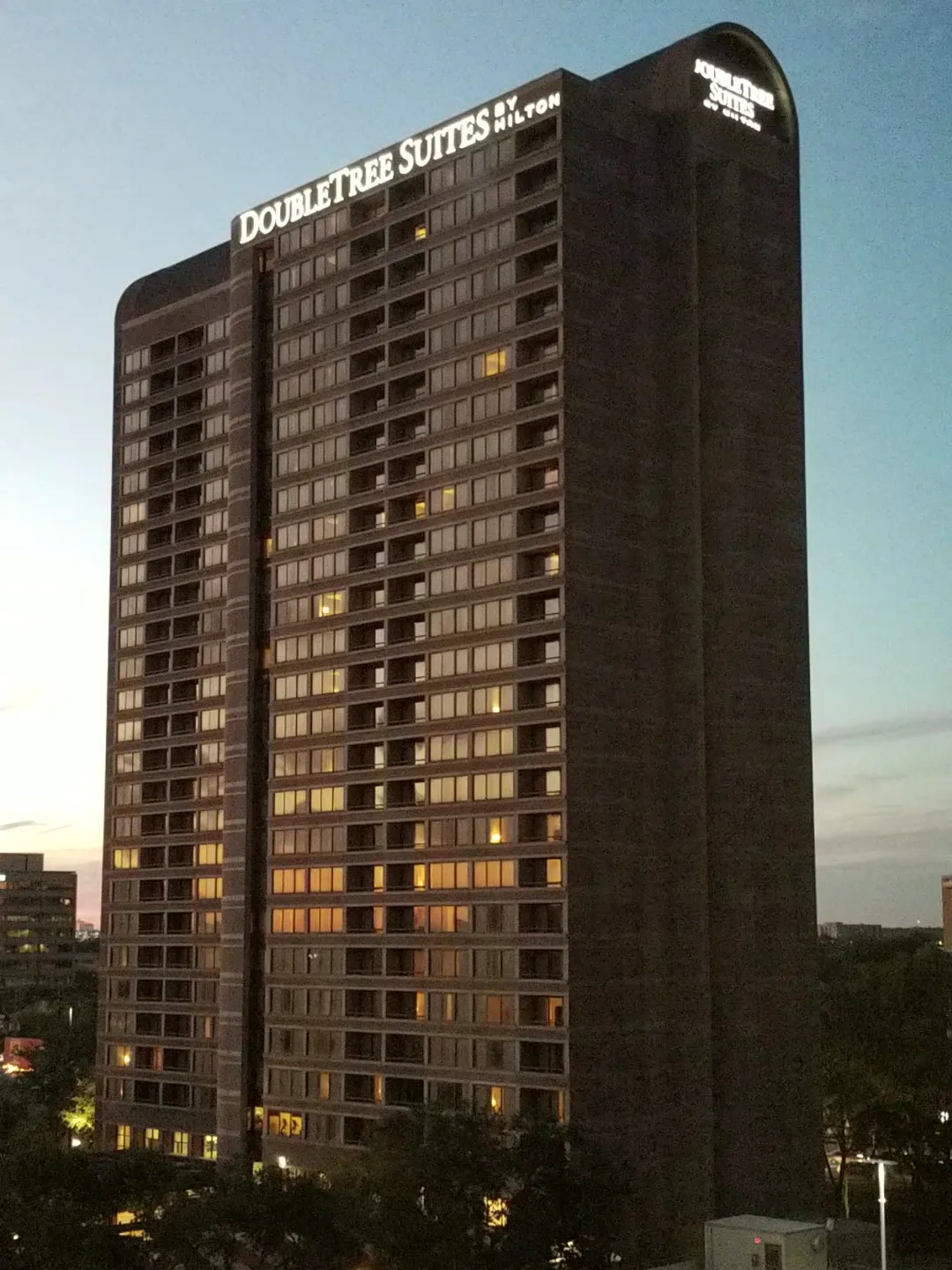 DoubleTree by Hilton Hotel & Suites Houston by the Galleria gallery image