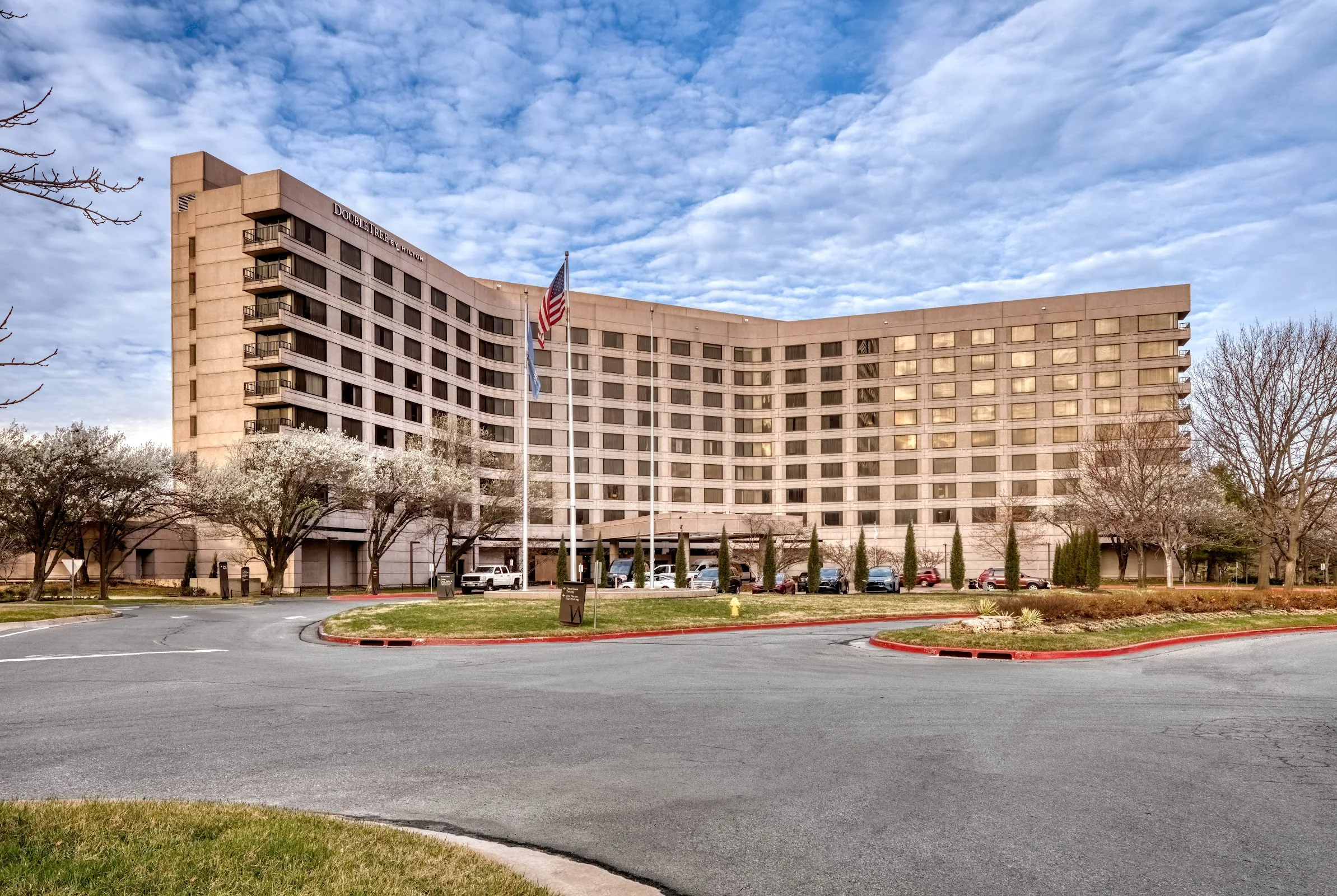 DoubleTree by Hilton Hotel Tulsa - Warren Place primary photo