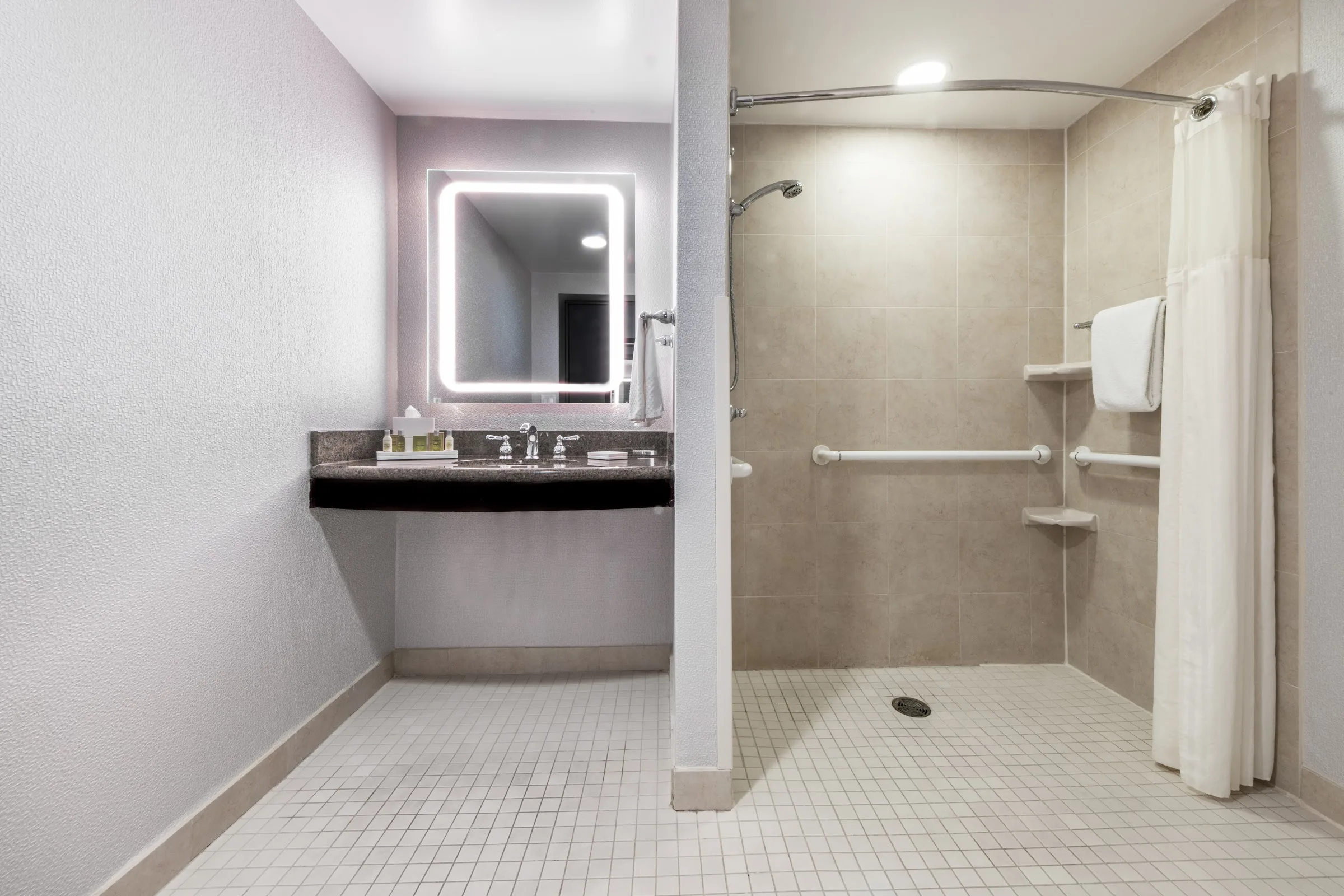 DoubleTree by Hilton Newark Penn Station gallery image