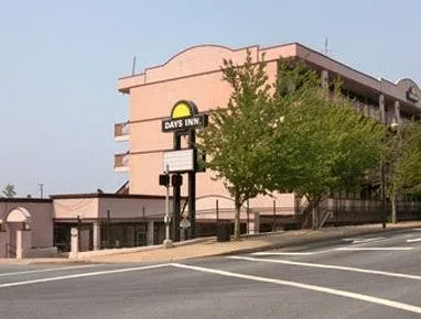 Downtown Inn & Suites gallery image