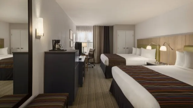 GreenTree Inn & Suites Phoenix Sky Harbor gallery image