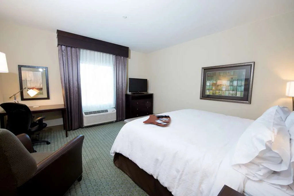 Hampton Inn and Suites Bismarck Northwest gallery image