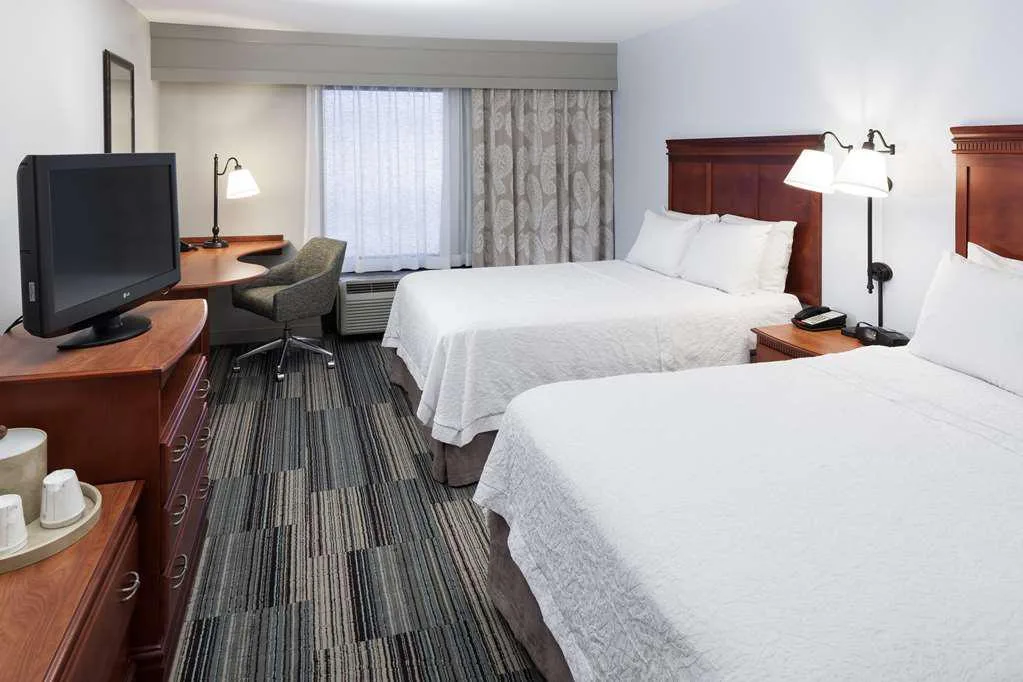 Hampton Inn & Suites Cedar Rapids - North gallery image