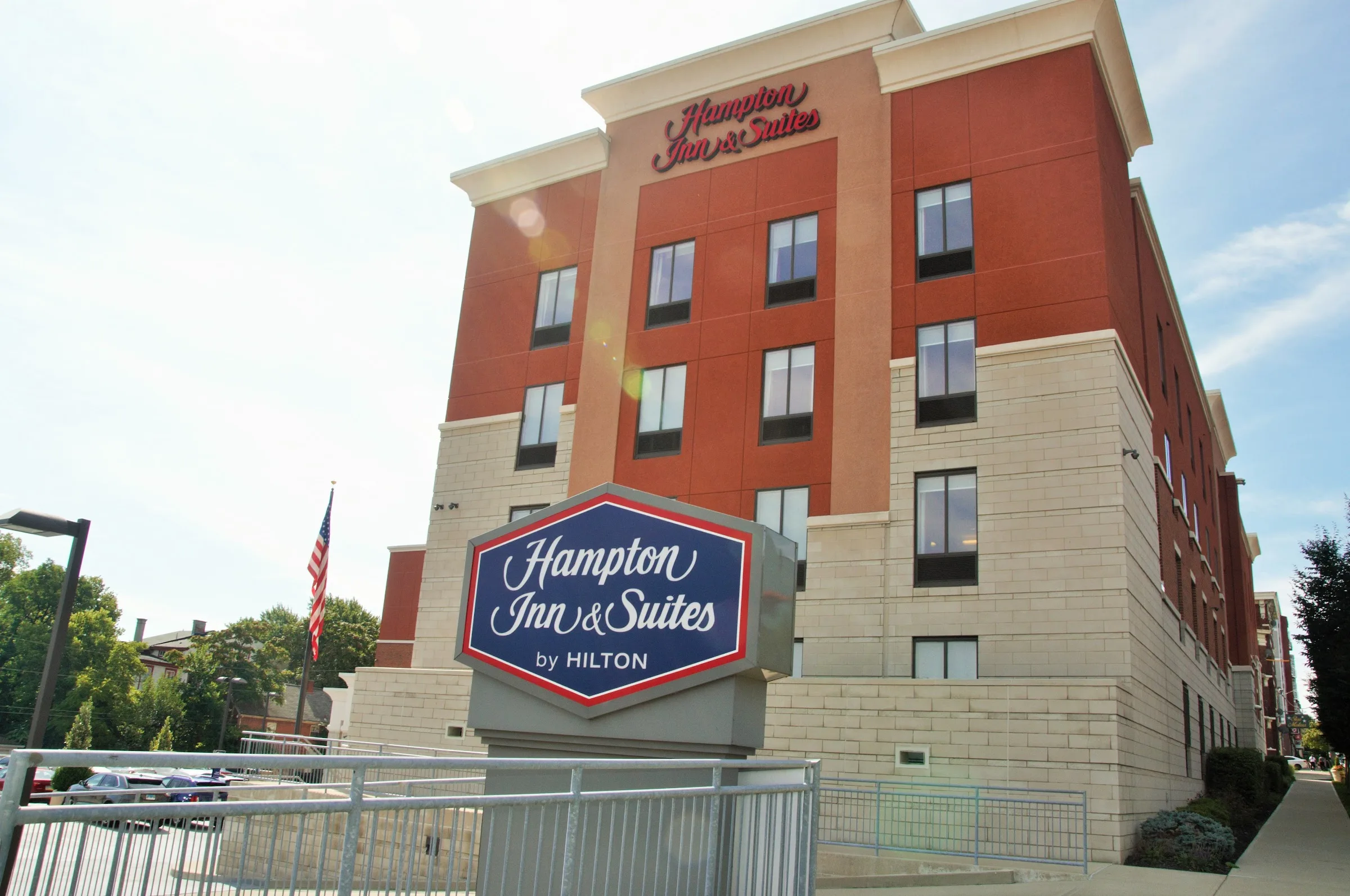 Hampton Inn & Suites Cincinnati/Uptown-University Area primary photo