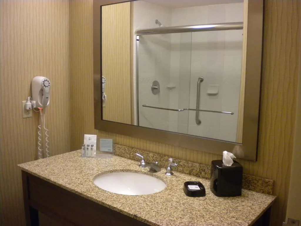 Hampton Inn & Suites Cincinnati/Uptown-University Area gallery image