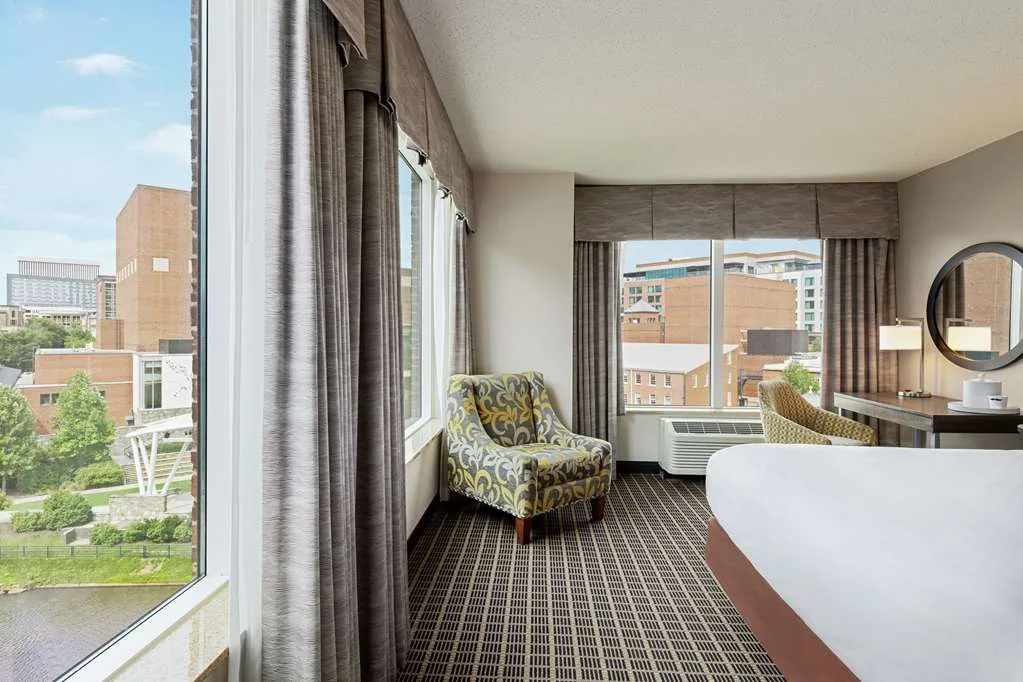Hampton Inn & Suites Greenville-Downtown-RiverPlace gallery image