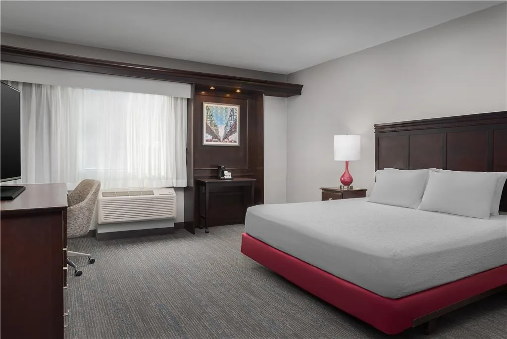 Hampton Inn & Suites Omaha-Downtown gallery image