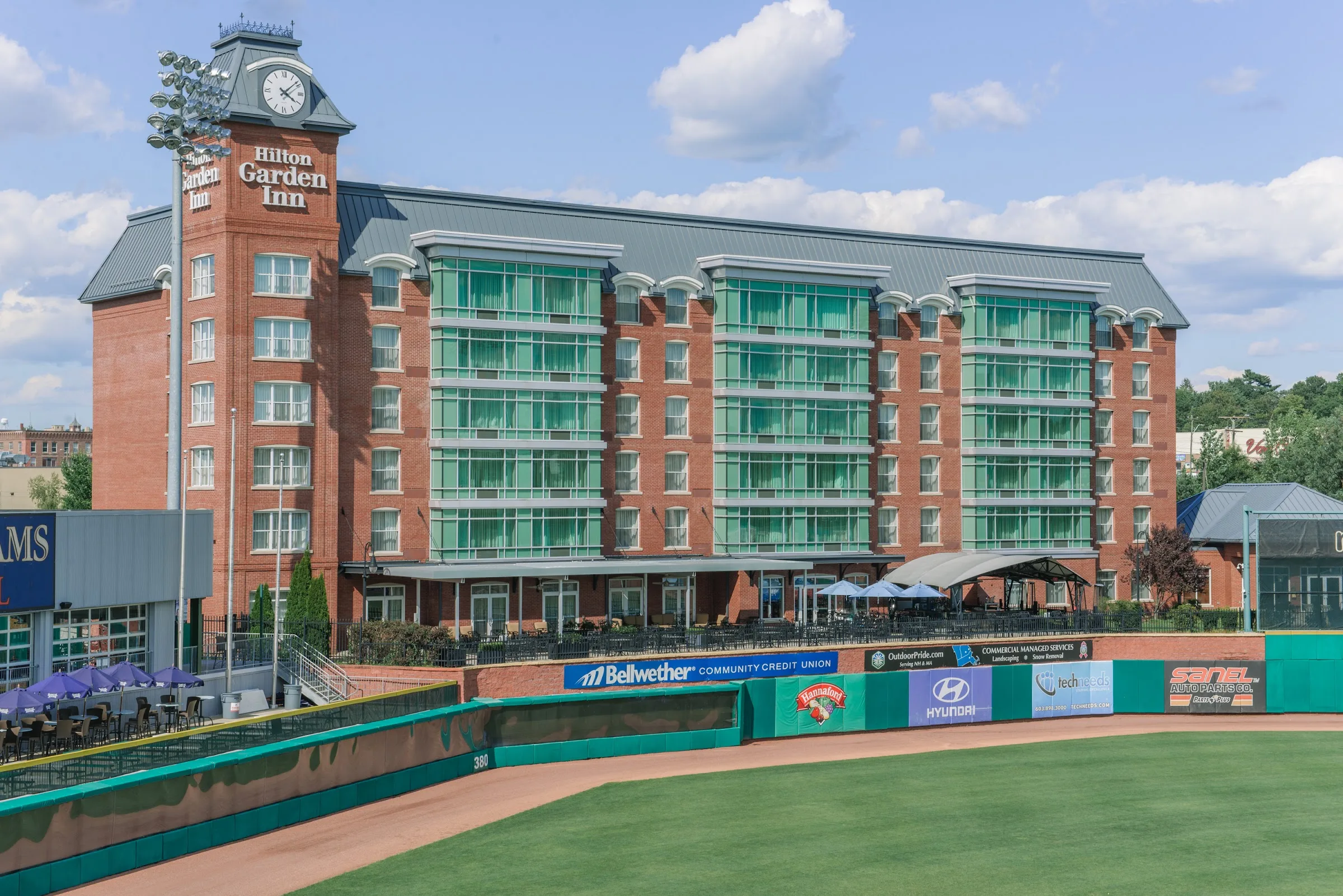 Hilton Garden Inn Manchester Downtown gallery image