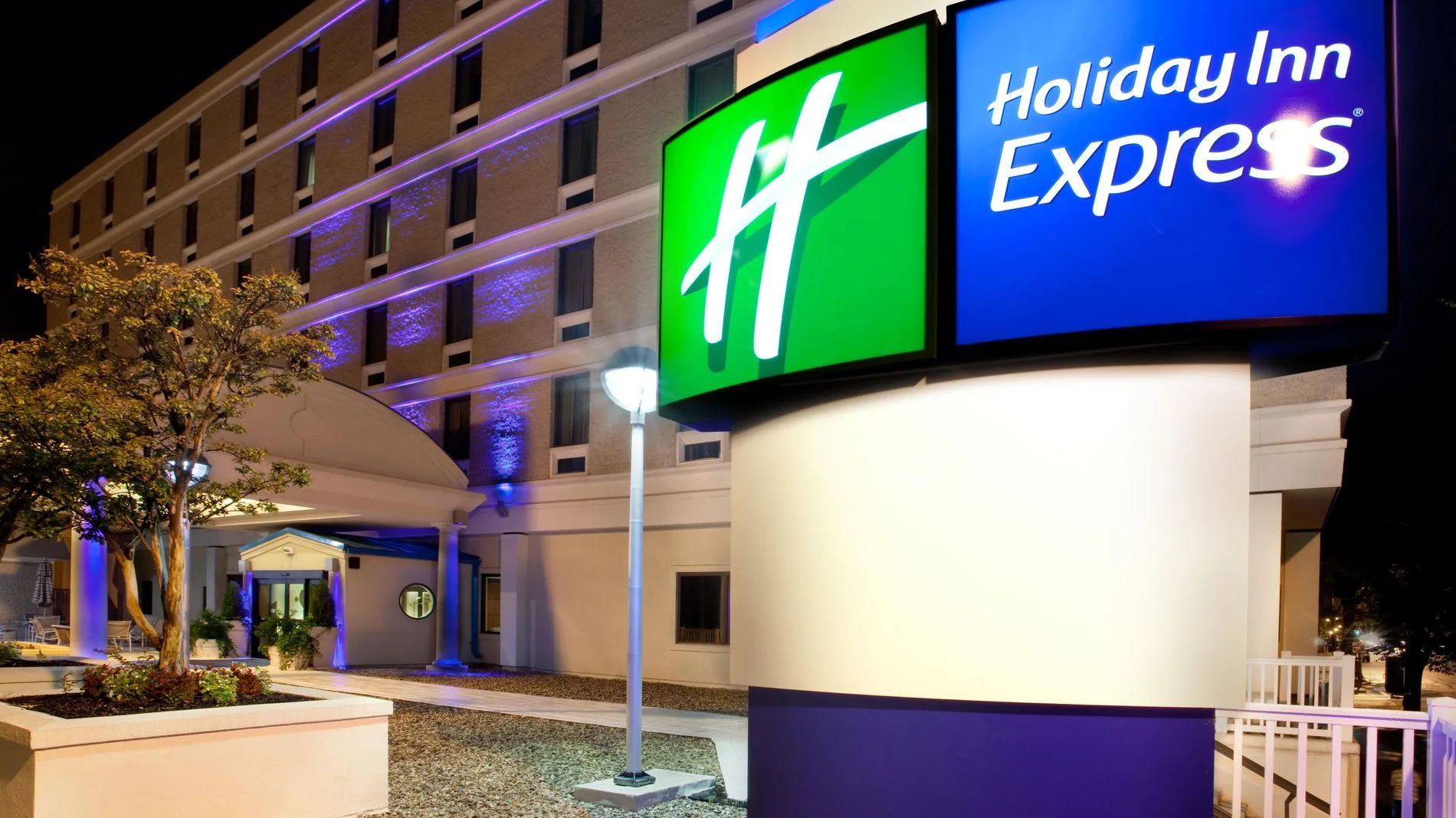 Holiday Inn Express Richmond - Downtown by IHG primary photo