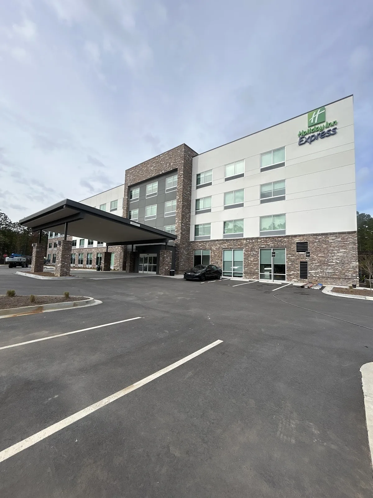 Holiday Inn Express Savannah Gateway, an IHG Hotel