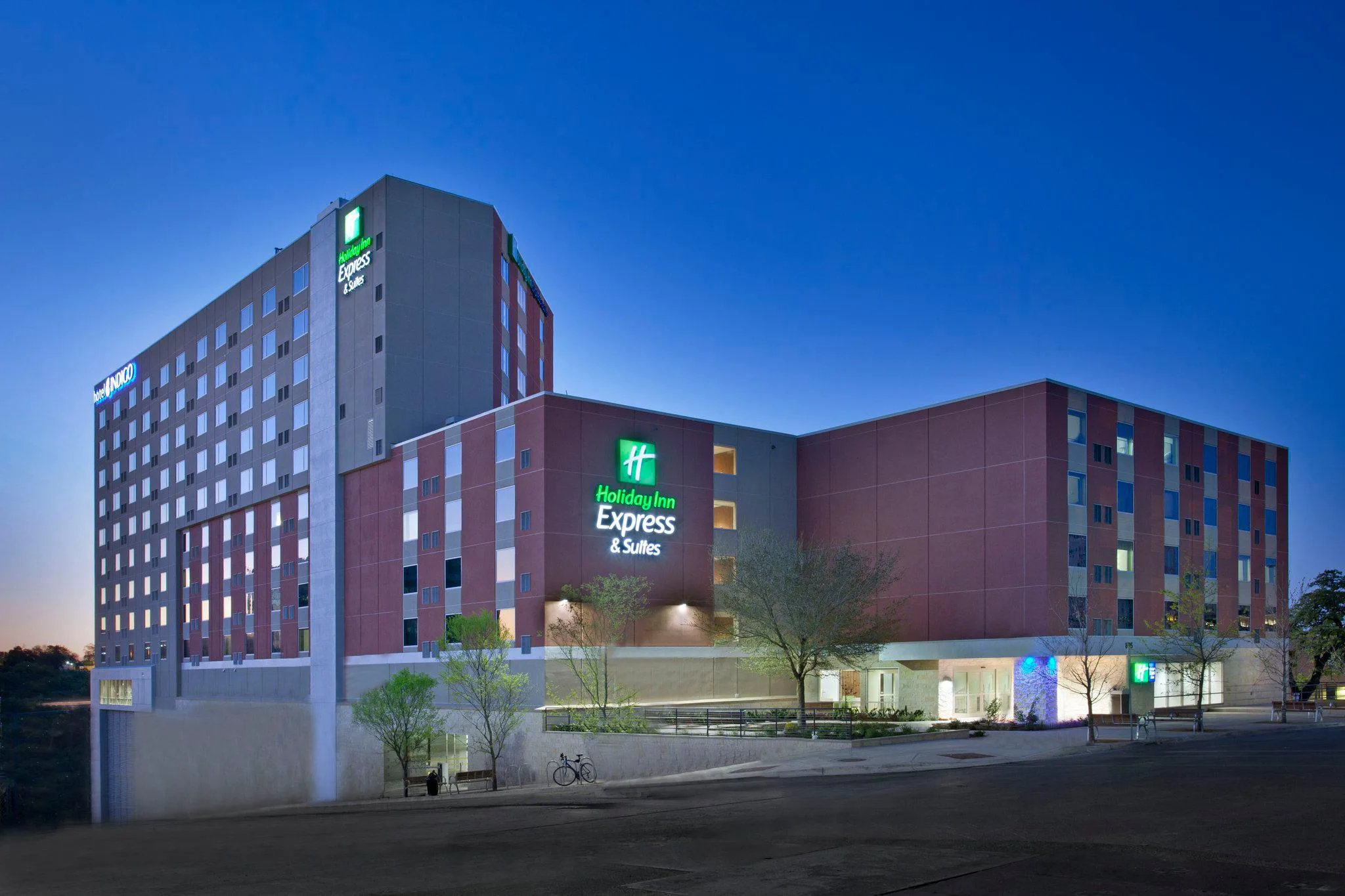 Holiday Inn Express & Suites Austin Downtown - University by IHG