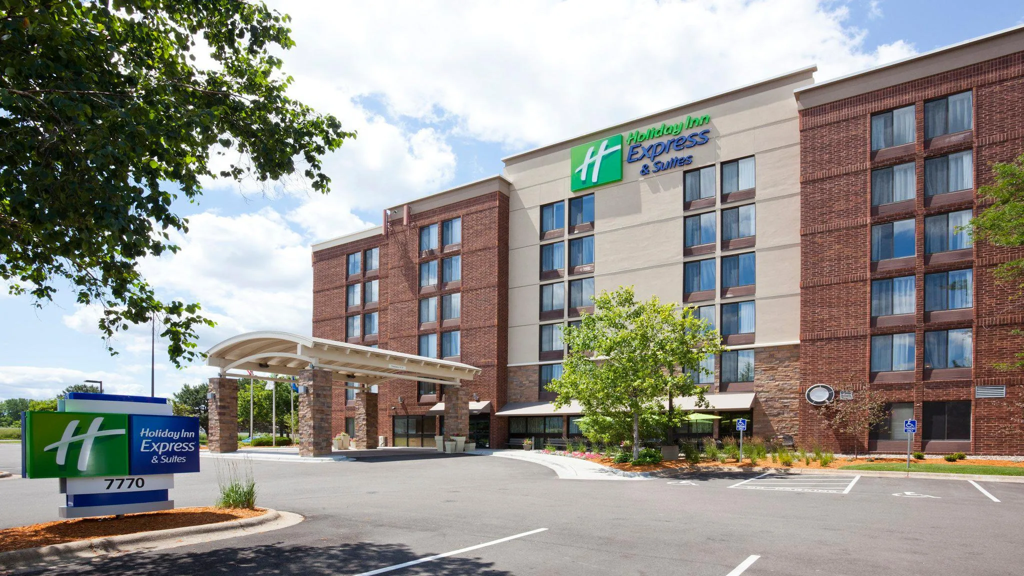 Holiday Inn Express & Suites Bloomington - Mpls Arpt Area W by IHG primary photo